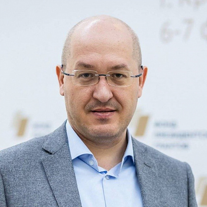Антон Долгов